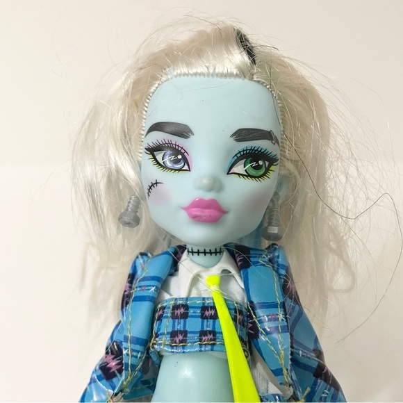 Monster High Frankie Stein Coffee Break Doll - Picture 15 of 15